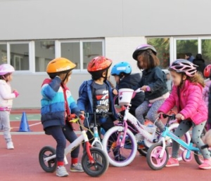 estudiantes dia bici